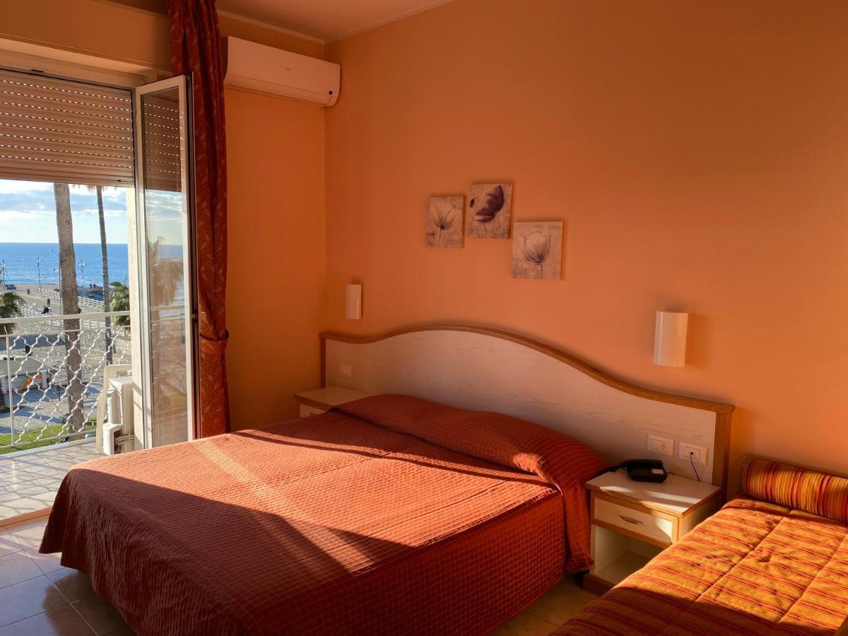 Hotel Moresco Marina dʼMarina dʼAndora Exterior foto