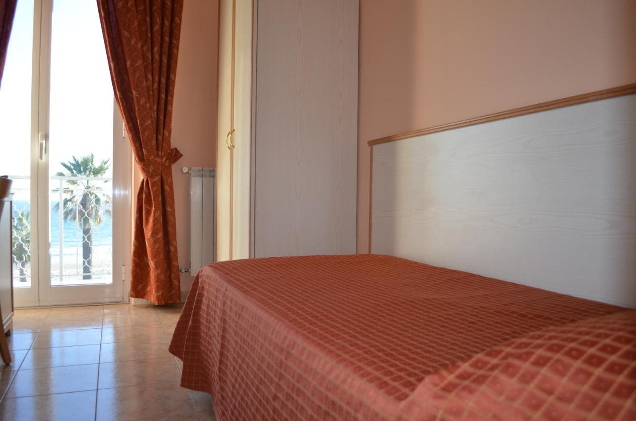 Hotel Moresco Marina dʼMarina dʼAndora Exterior foto